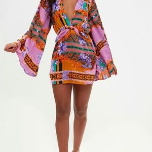 ✨NWT PrettyLittleThing Kimono Satin Plunge Dress✨